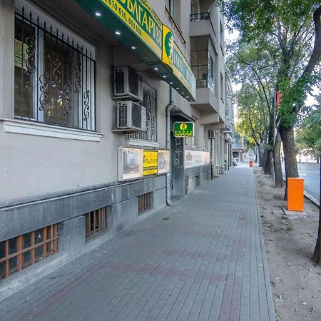 Central Shabby Chic Flat Close To Paid Parking Varna Exterior photo