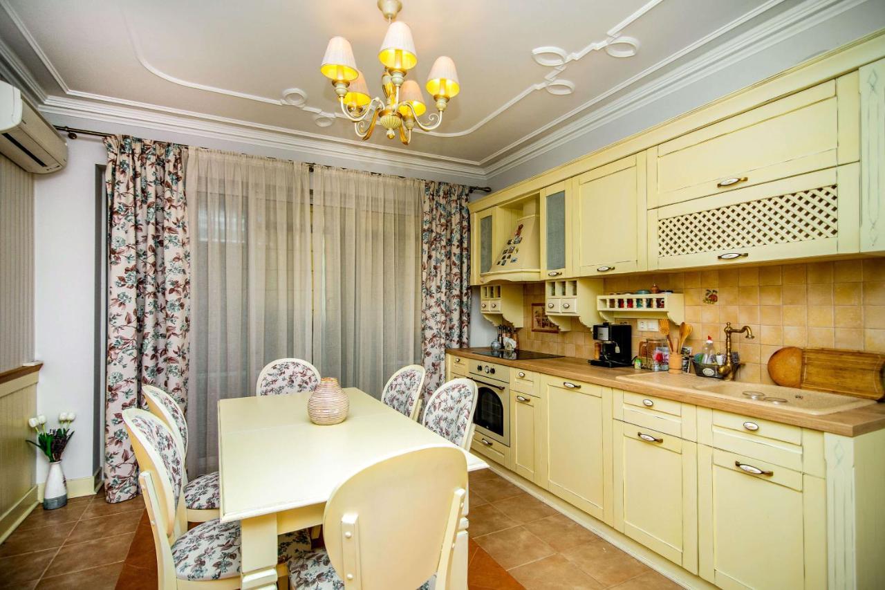 Central Shabby Chic Flat Close To Paid Parking Varna Exterior photo